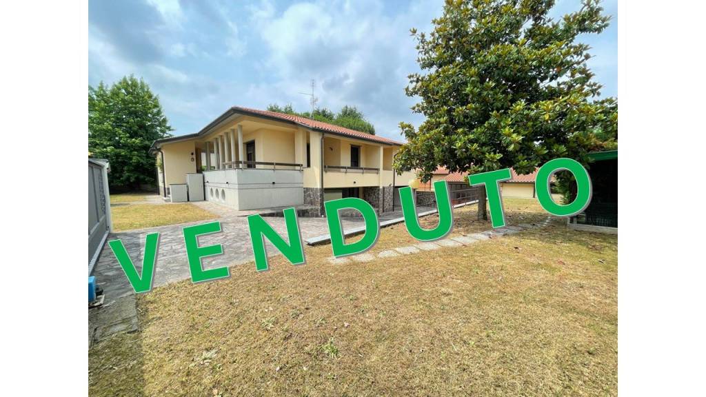 casa indipendente in vendita a Busto Garolfo
