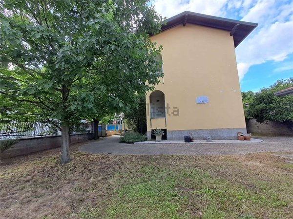 casa indipendente in vendita a Busto Garolfo