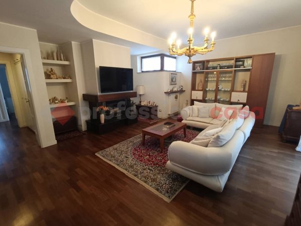 casa indipendente in vendita a Busto Garolfo