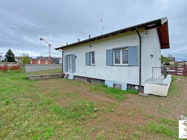 casa indipendente in vendita a Busto Garolfo