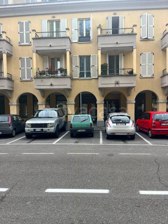 negozio in vendita a Busto Garolfo