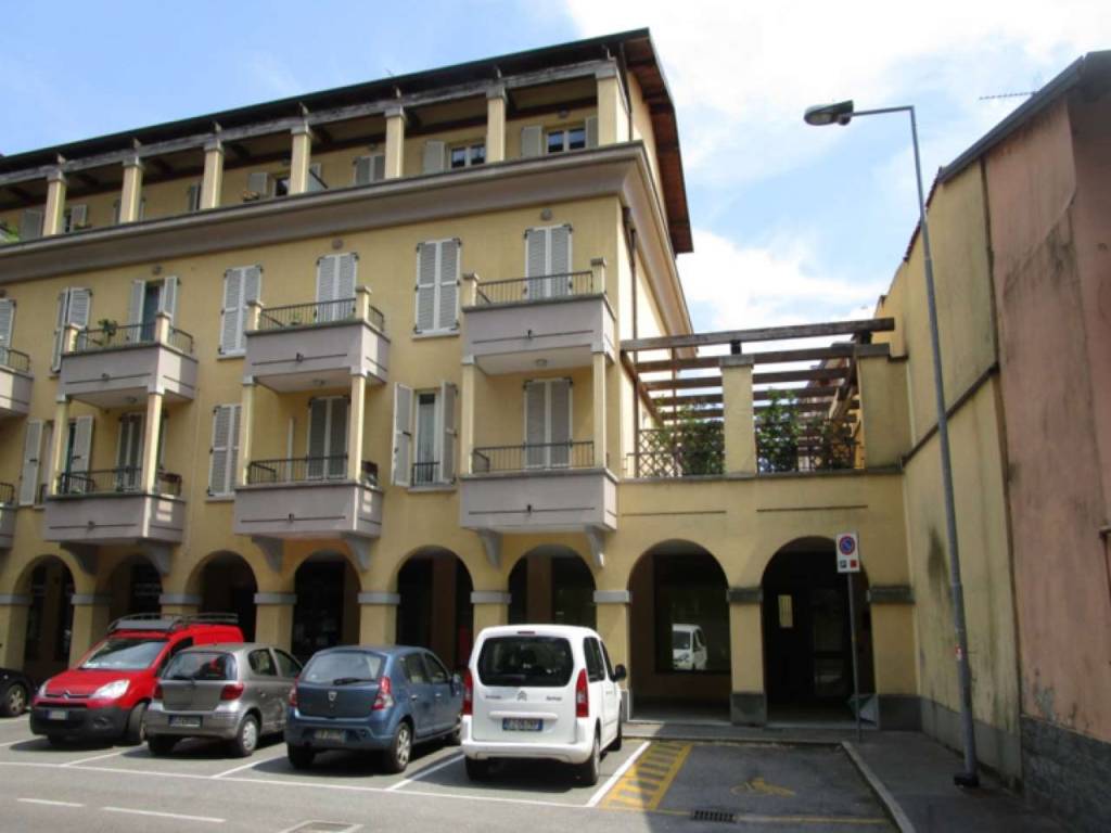 negozio in vendita a Busto Garolfo