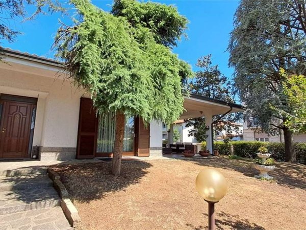 casa indipendente in vendita a Busto Garolfo