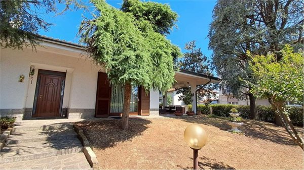 casa indipendente in vendita a Busto Garolfo