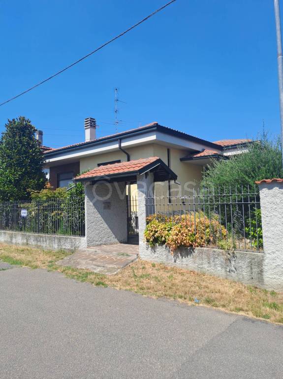 casa indipendente in vendita a Busto Garolfo