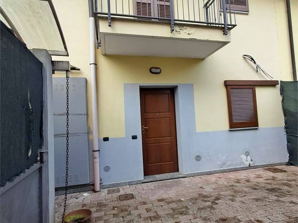 casa indipendente in vendita a Busto Garolfo