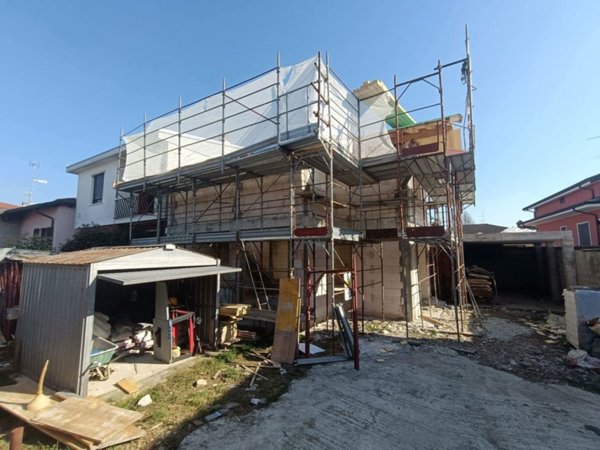 casa indipendente in vendita a Busto Garolfo