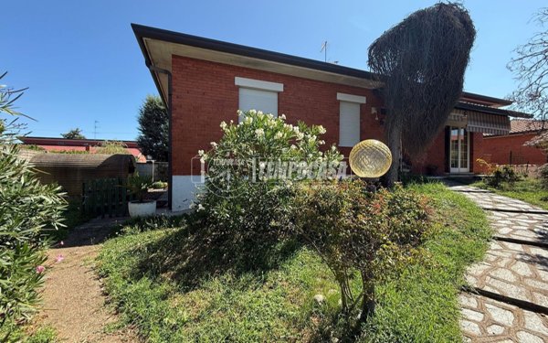 casa indipendente in vendita a Busto Garolfo