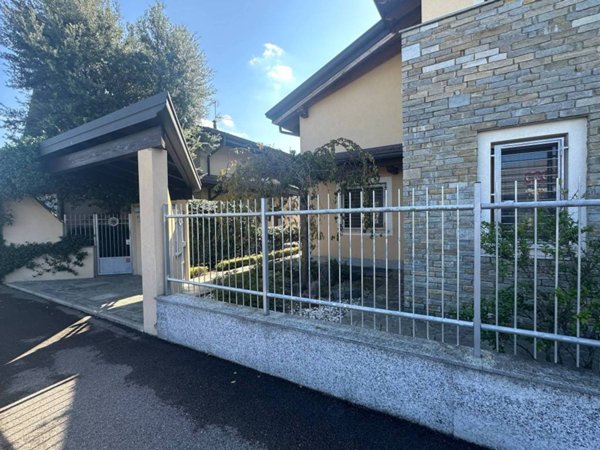 casa indipendente in vendita a Busto Garolfo