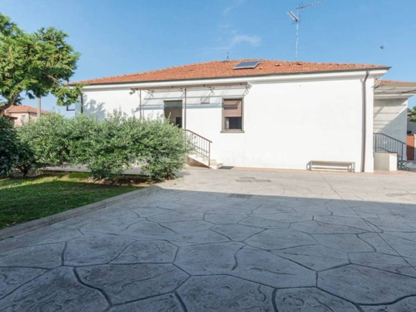 casa indipendente in vendita a Busto Garolfo