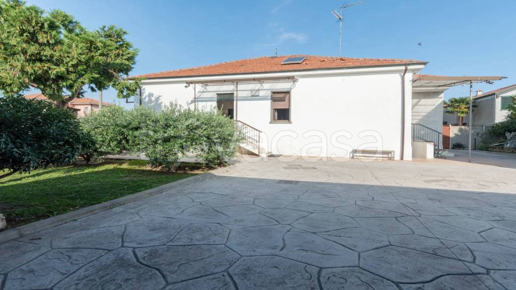 casa indipendente in vendita a Busto Garolfo