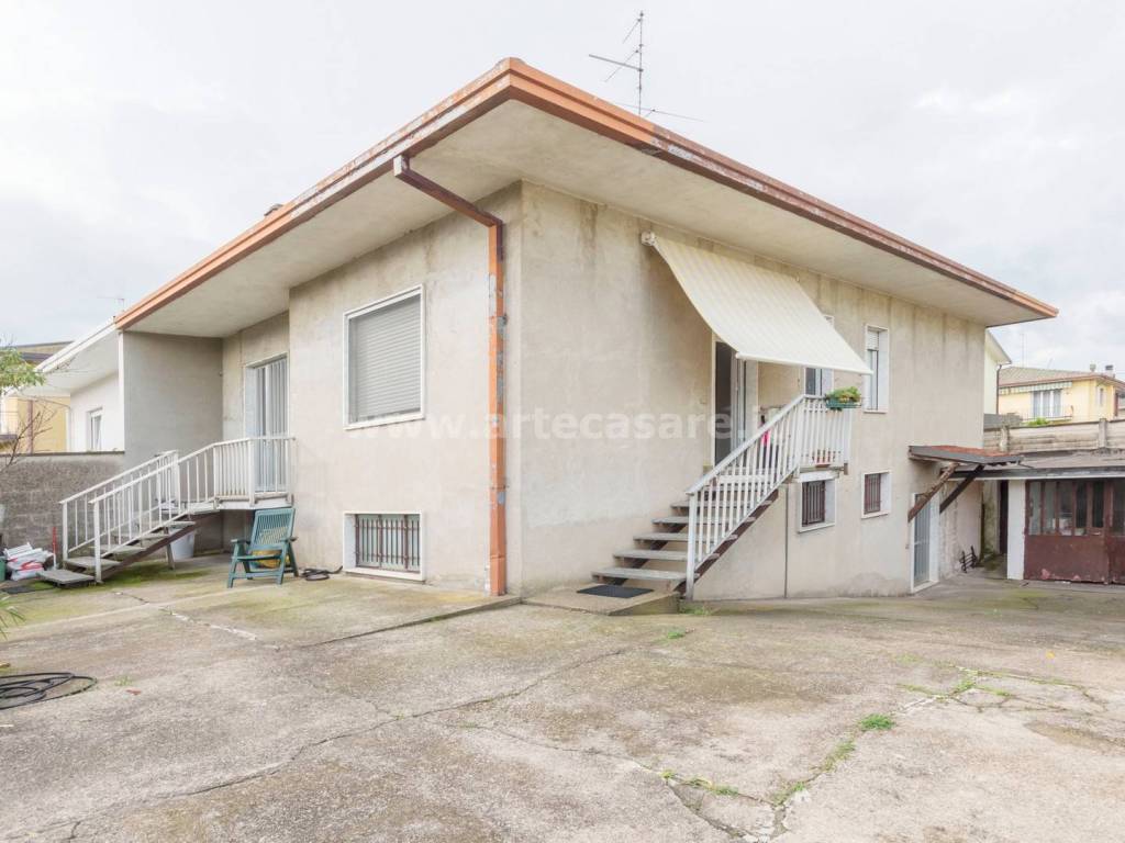 casa indipendente in vendita a Busto Garolfo