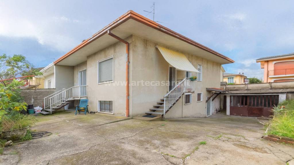 casa indipendente in vendita a Busto Garolfo
