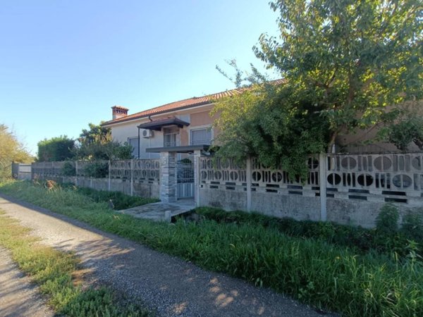 casa indipendente in vendita a Busto Garolfo