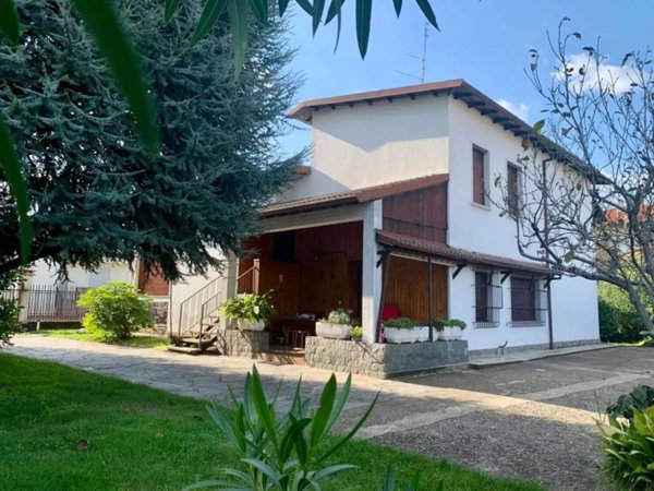 casa indipendente in vendita a Busto Garolfo
