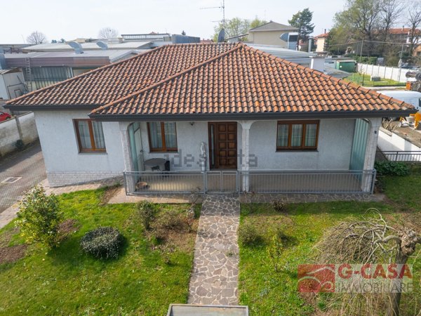 casa indipendente in vendita a Busto Garolfo