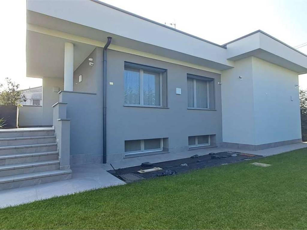 casa indipendente in vendita a Busto Garolfo