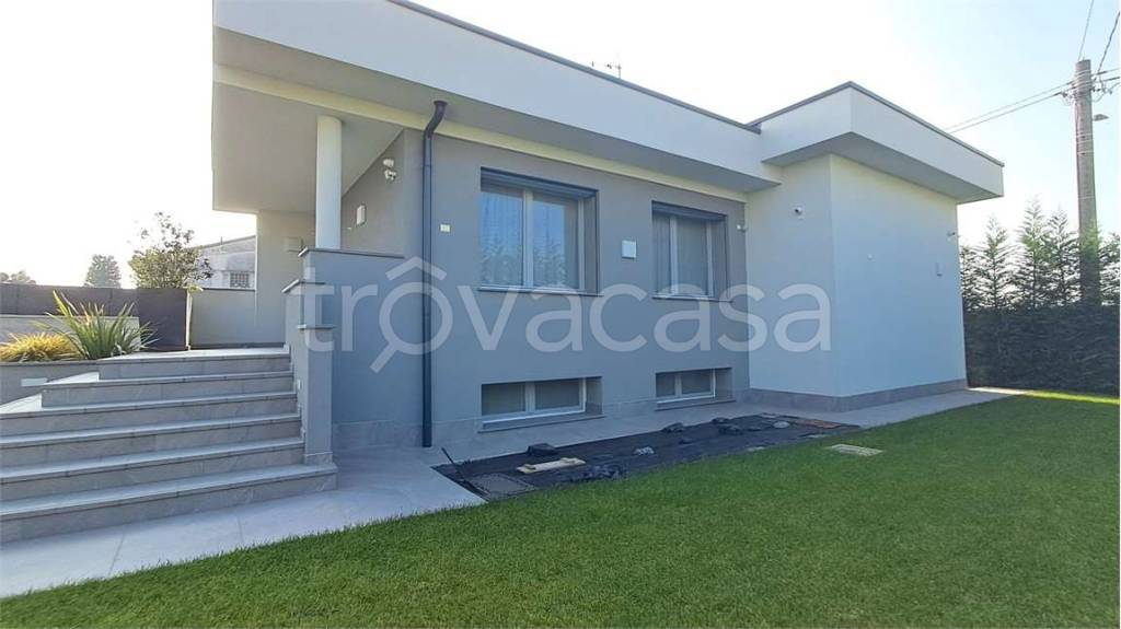 casa indipendente in vendita a Busto Garolfo