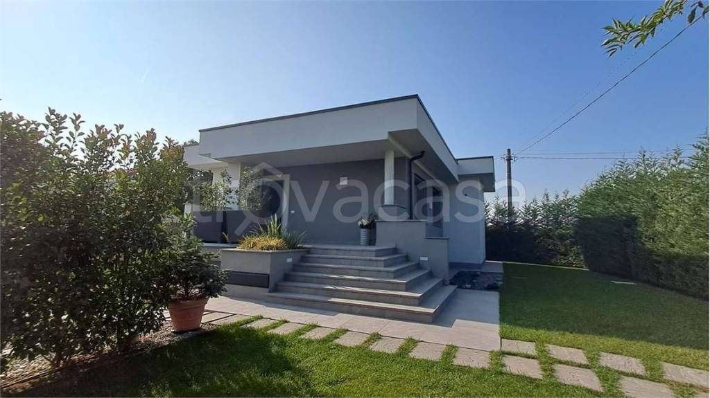 casa indipendente in vendita a Busto Garolfo