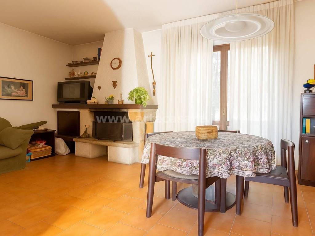 casa indipendente in vendita a Busto Garolfo