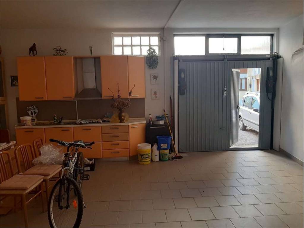 locale commerciale in vendita a Busto Garolfo
