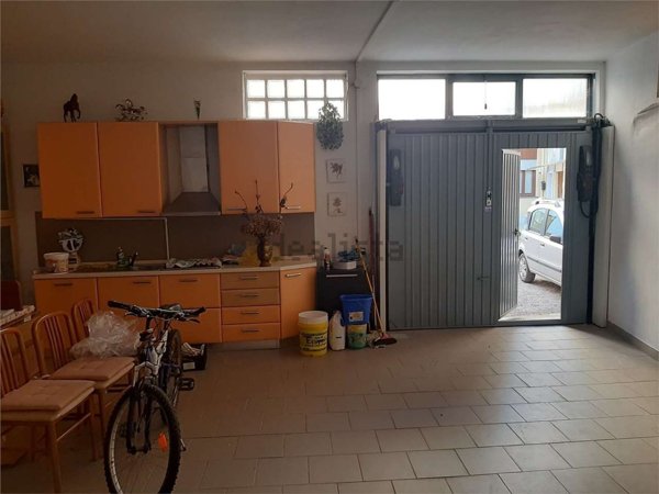 locale di sgombero in vendita a Busto Garolfo