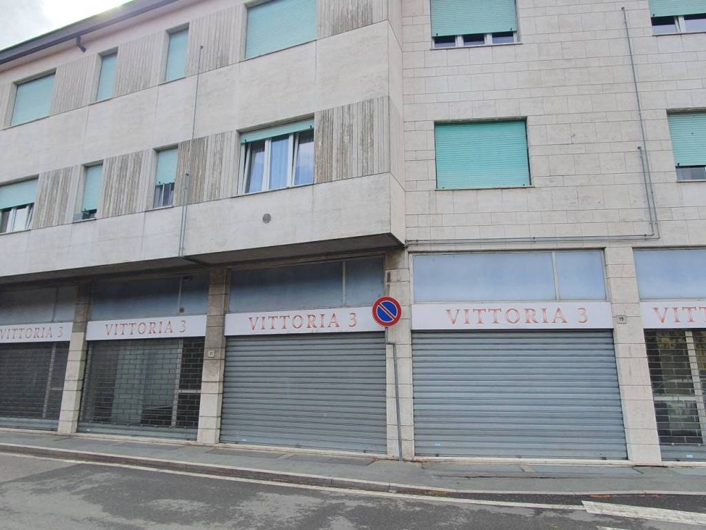 negozio in vendita a Busto Garolfo