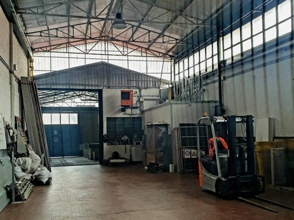 locale commerciale in vendita a Busto Garolfo