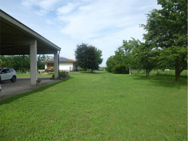 casa indipendente in vendita a Busto Garolfo