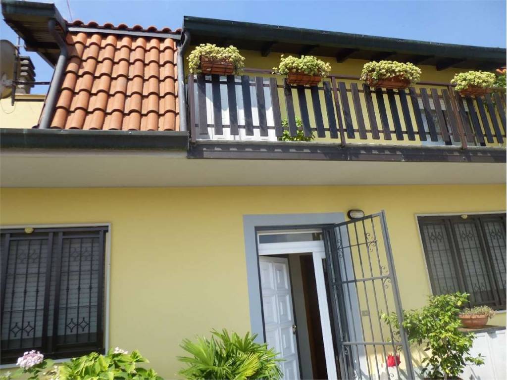 appartamento in vendita a Busto Garolfo in zona Olcella