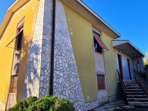 casa indipendente in vendita a Busto Garolfo