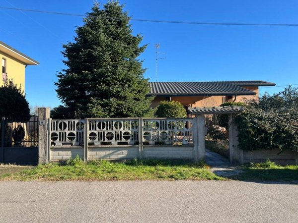 casa indipendente in vendita a Busto Garolfo in zona Olcella