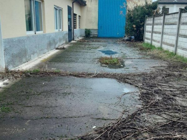 locale commerciale in vendita a Busto Garolfo