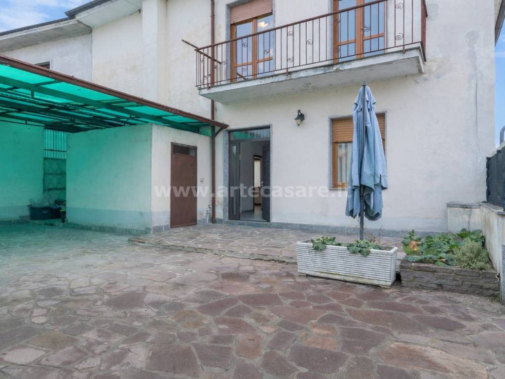 casa indipendente in vendita a Busto Garolfo