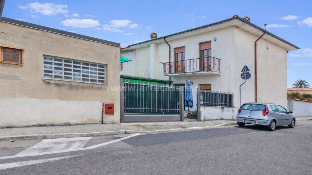 casa indipendente in vendita a Busto Garolfo