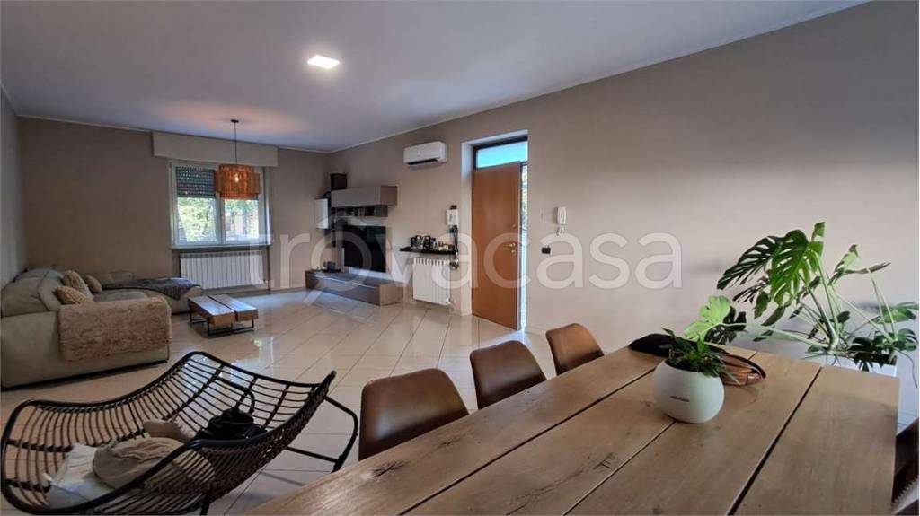 casa indipendente in vendita a Busto Garolfo