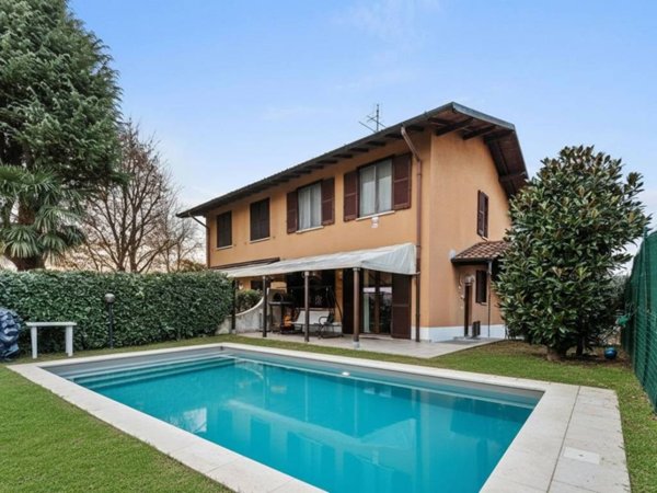 casa indipendente in vendita a Busto Garolfo