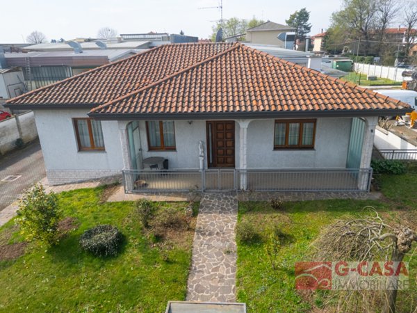 casa indipendente in vendita a Busto Garolfo