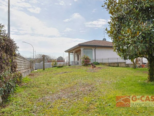 casa indipendente in vendita a Busto Garolfo