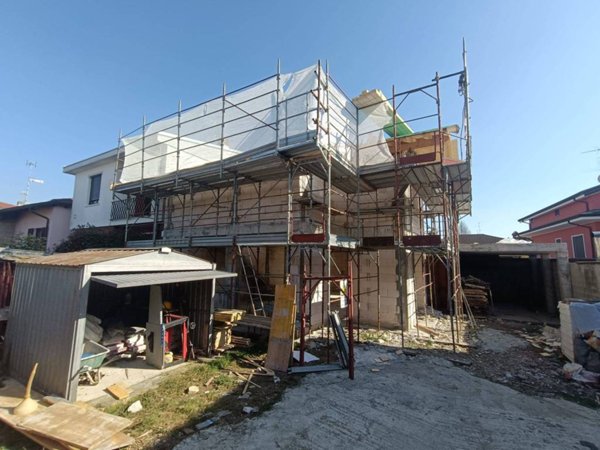 casa indipendente in vendita a Busto Garolfo