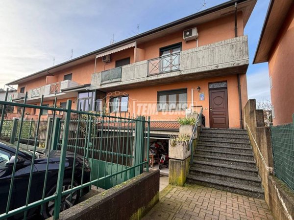 casa indipendente in vendita a Busto Garolfo in zona Olcella