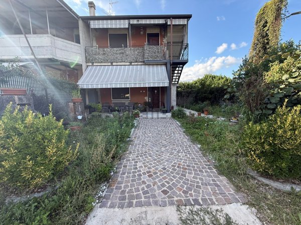 casa indipendente in vendita a Busto Garolfo