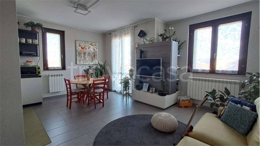 appartamento in vendita a Busto Garolfo in zona Olcella