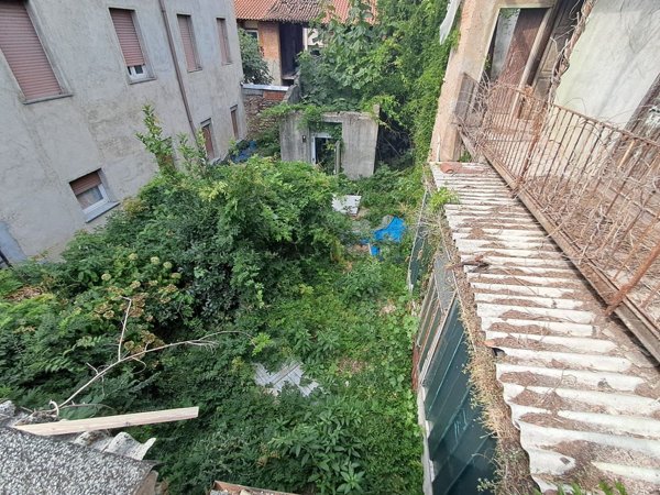 esavano in vendita a Busto Garolfo