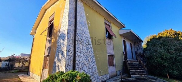 casa indipendente in vendita a Busto Garolfo