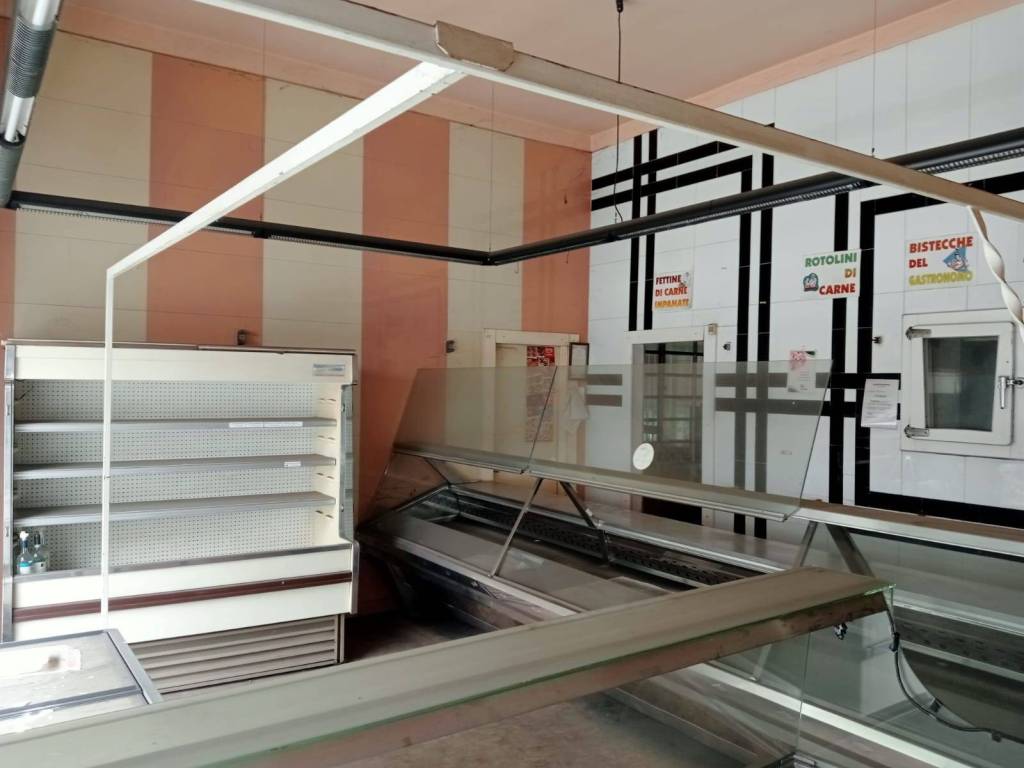 negozio in vendita a Busto Garolfo