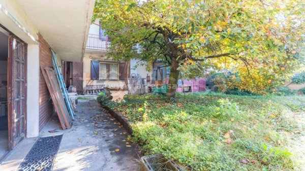 casa indipendente in vendita a Busto Garolfo