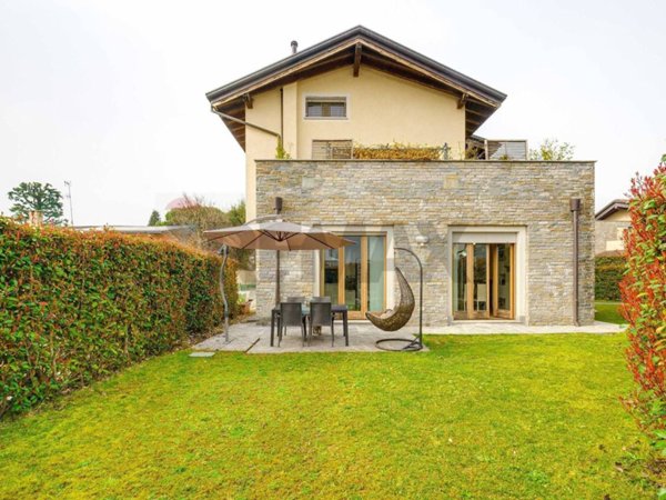 casa indipendente in vendita a Busto Garolfo