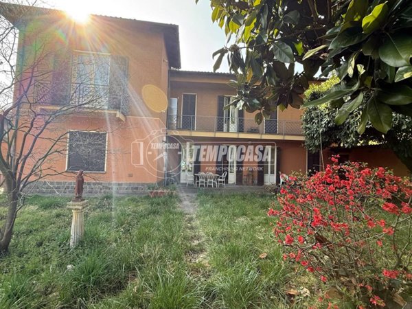 casa indipendente in vendita a Busto Garolfo