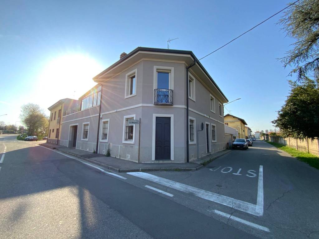 casa indipendente in vendita a Busto Garolfo